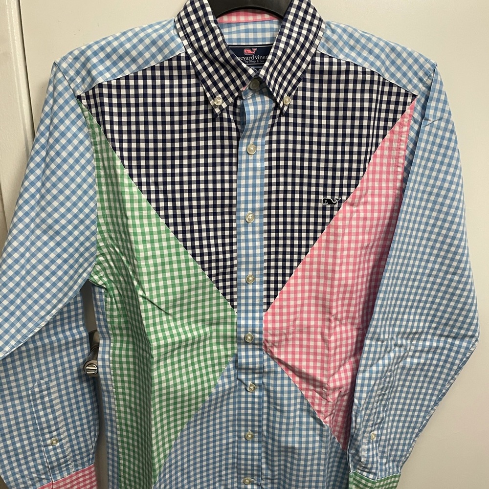 Vineyard Vines button up size Small.